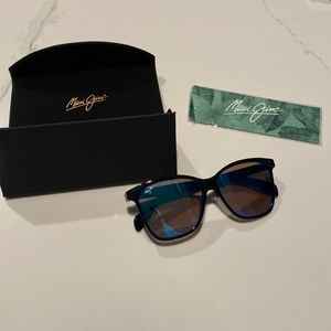 New Maui Jim sunglasses blue tint lense